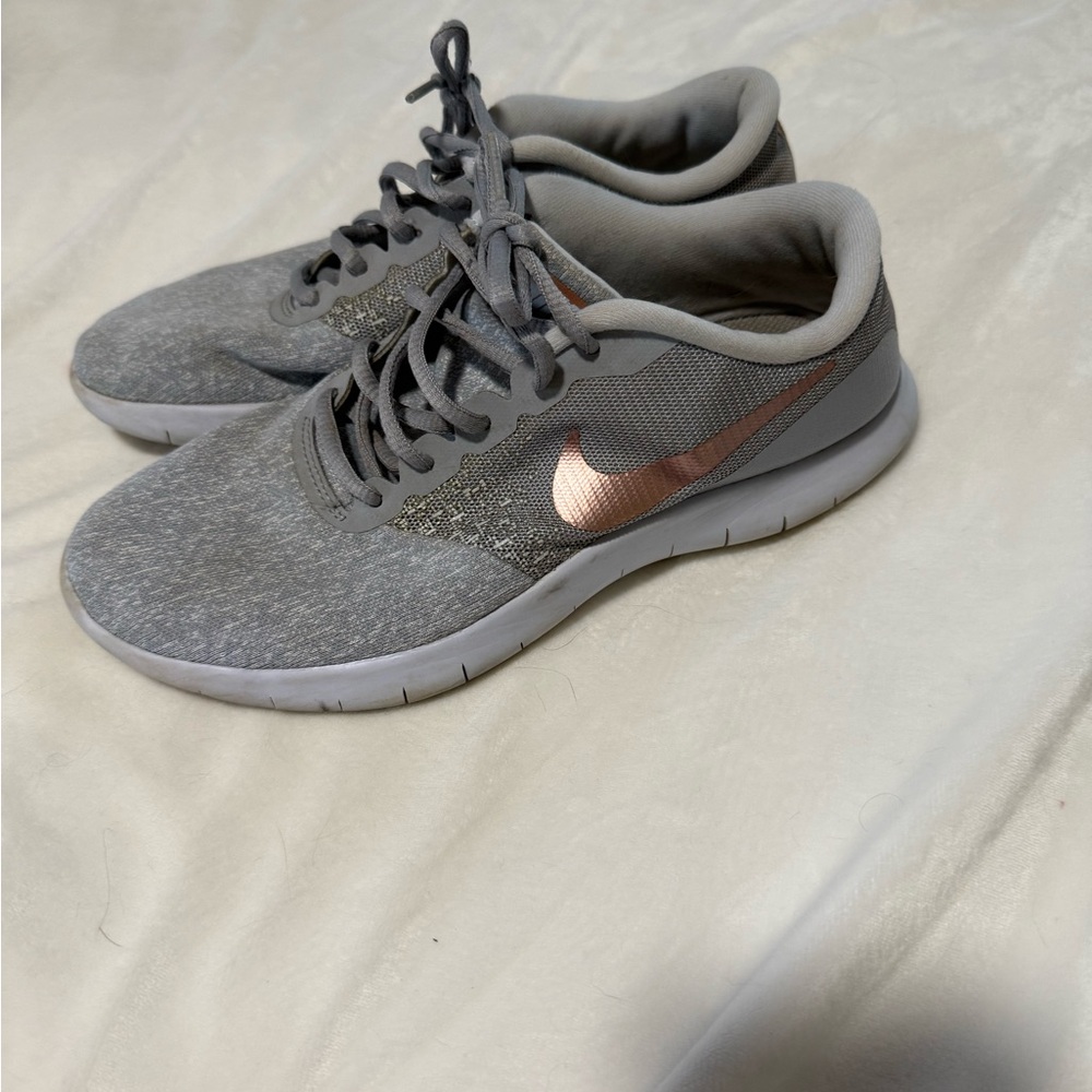 Nike Women's Sneakers in Gray and Metallic Rose